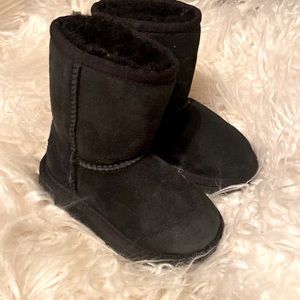 Toddler girl UGG black size 7
